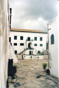 Elmina cour intérieure